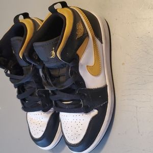 Jordan 1 Black and Gold - Boys 1.5y